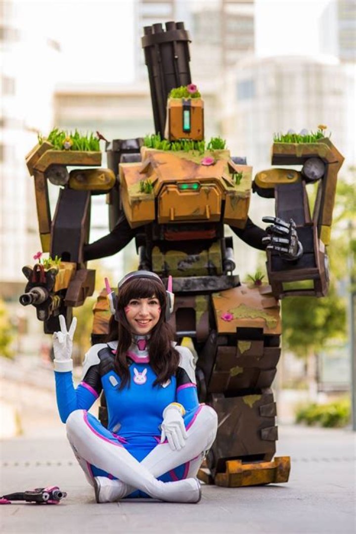 Check Out This Amazing D.Va Overwatch Cosplay