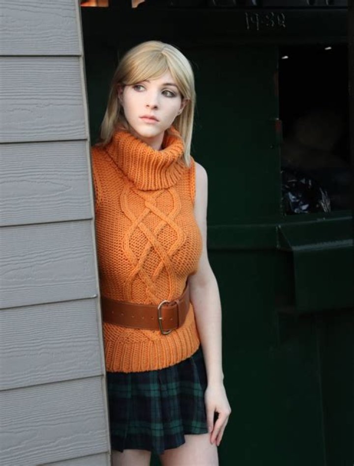 Cosplay Spotlight: Resident Evil 4 Ashley Graham - IKitCat