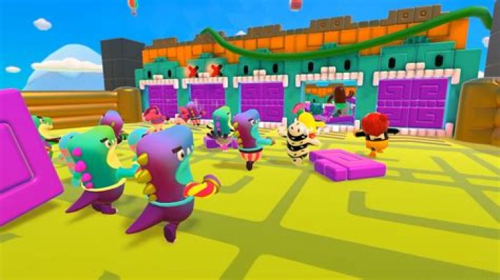 Fall Guys Fall Bae Trophy: How To Hug Someone