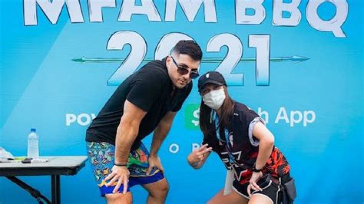 How much money does Nickmercs make as a Twitch streamer?