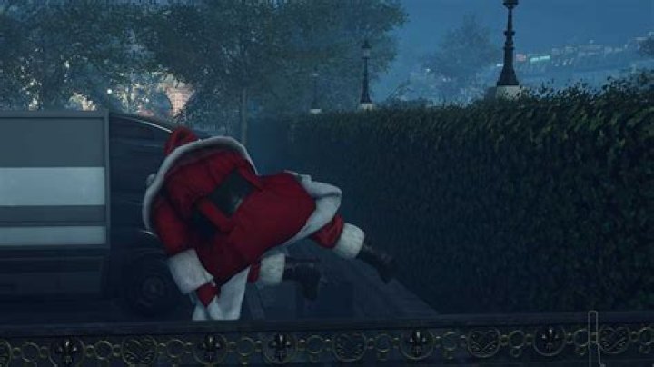 How to compete Santa's Little Helper in Hitman 3