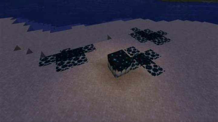 How to grow Sculk blocks in Minecraft