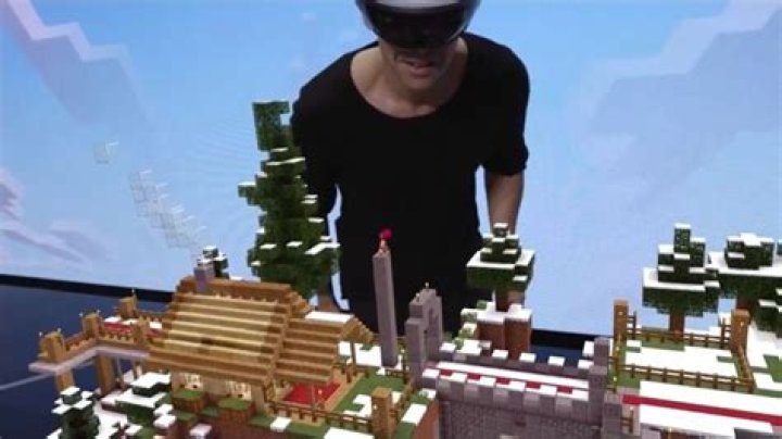 
Microsoft HoloLens Will Have Exclusive Minecraft Experience