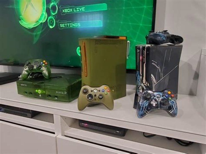 
If you can’t afford the Halo 4 Xbox 360 Bundle, buy this controller instead