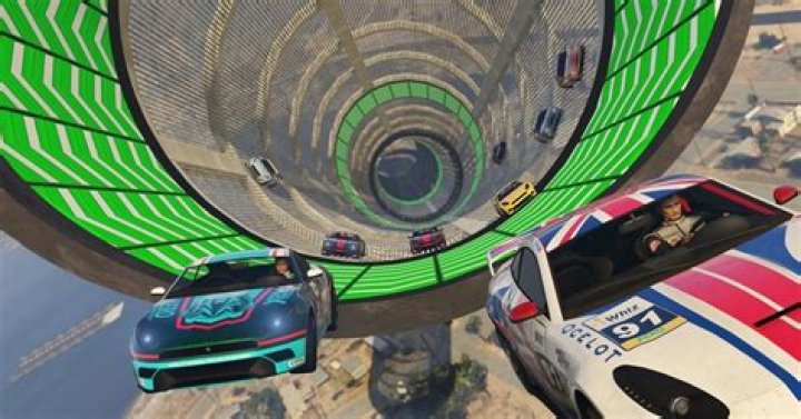 The effortless loop-de-loop surrealism of GTA Online's racing tracks