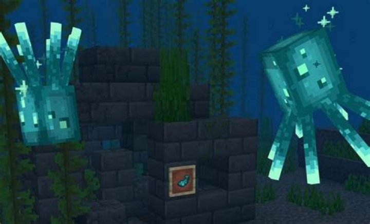 Where to find Glow Squids in Minecraft