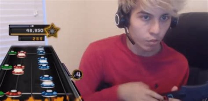 World’s Best Guitar Hero Player Discovered To Be Cheating